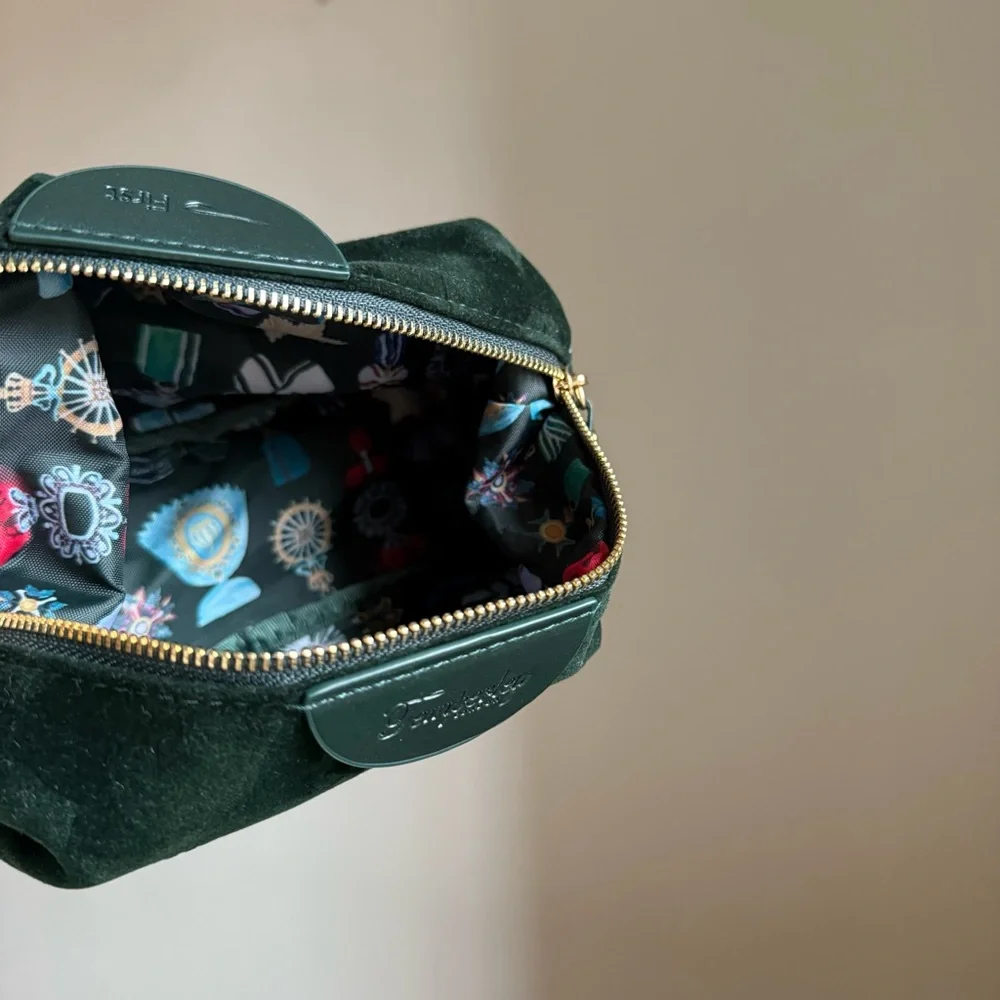 Travel Pouch Dark Green Zippered Cosmetic bag BA First Class Temperley London